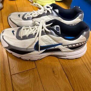 Nike initiator shoes